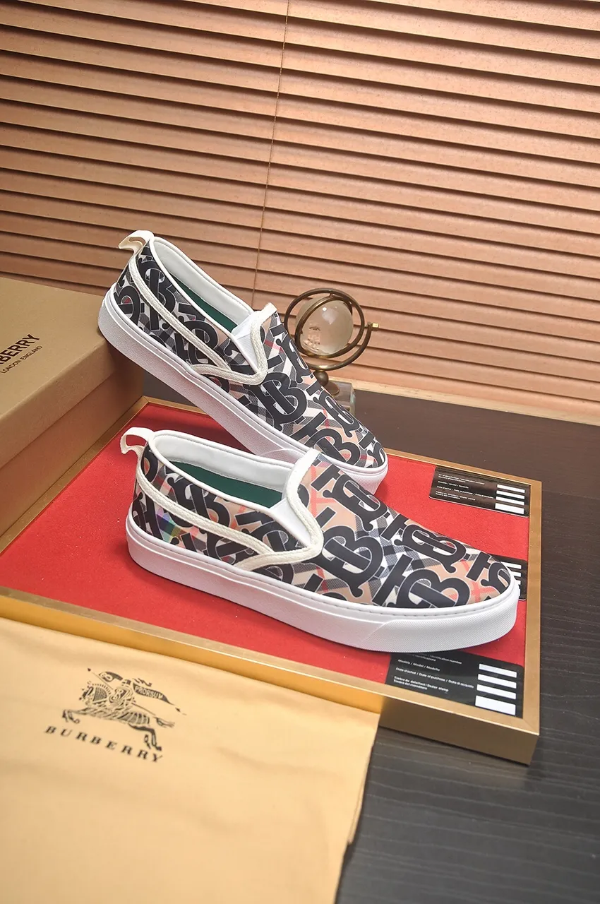 Men's shoes 💰400💶【Burberry】Classic low-top sneakers｜Imported cowhide with classic plaid fabric｜Sheepskin lining｜Original outsole｜Fine workmanship and comfortable to wear Size: 38-44 (customized at 45)